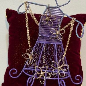 Gold Tone Floral Design Necklace and Earrings Set